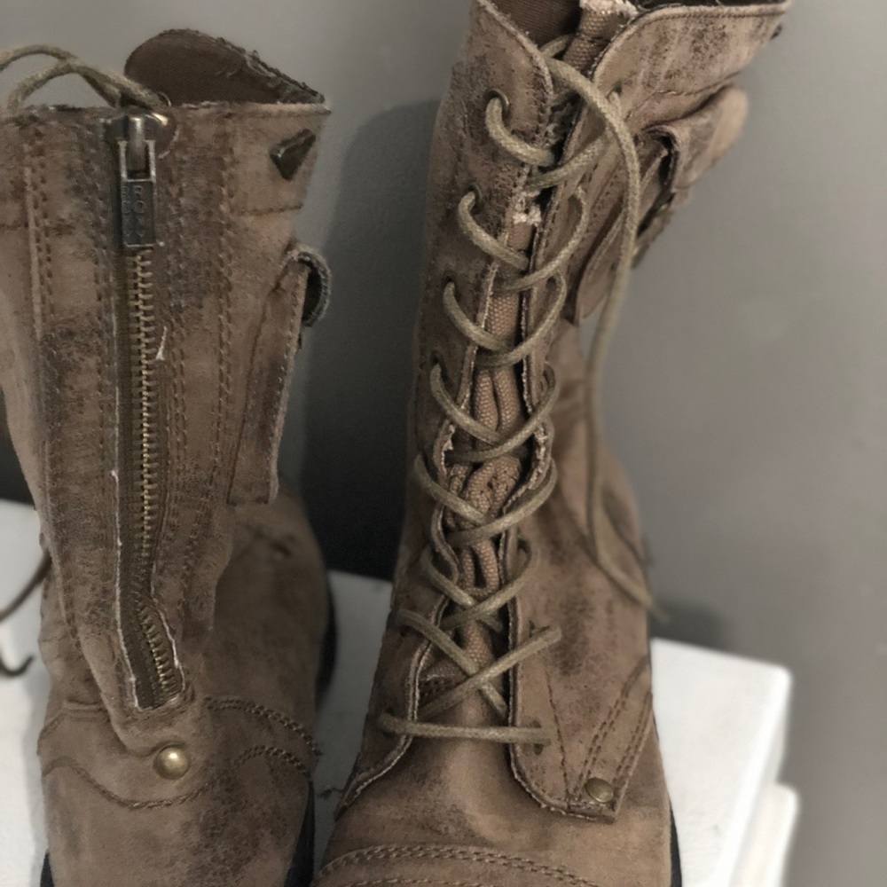 Boots - Picture 2 of 3